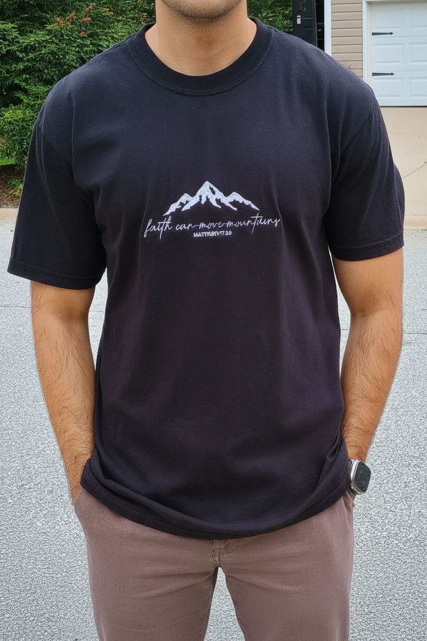 Camiseta Faith Can Move Mountains sin círculo rojo