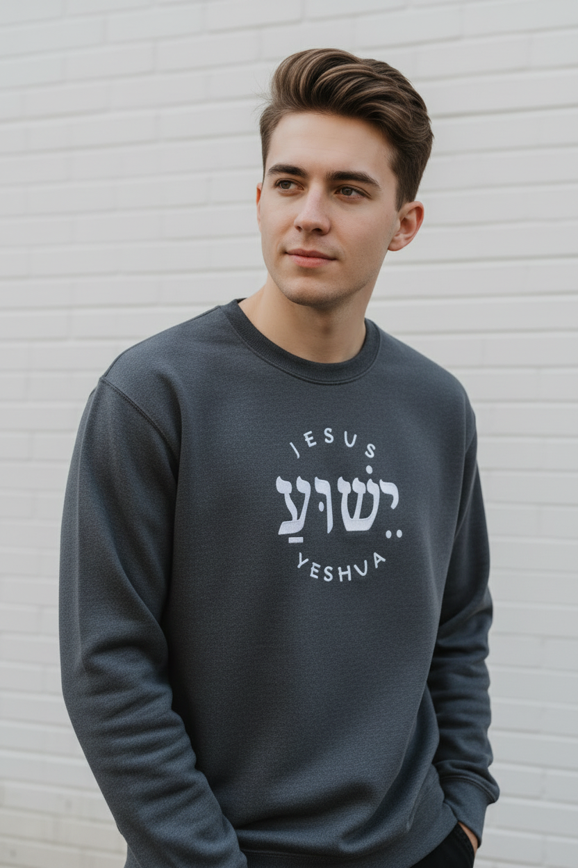 Hombre con sudadera Jesús Yeshua gris oscuro