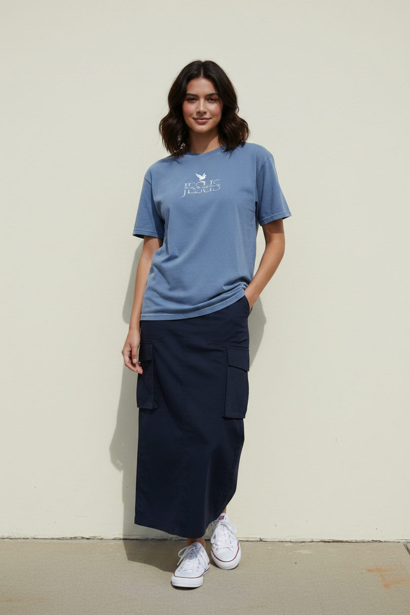 Mujer con camiseta JESUS