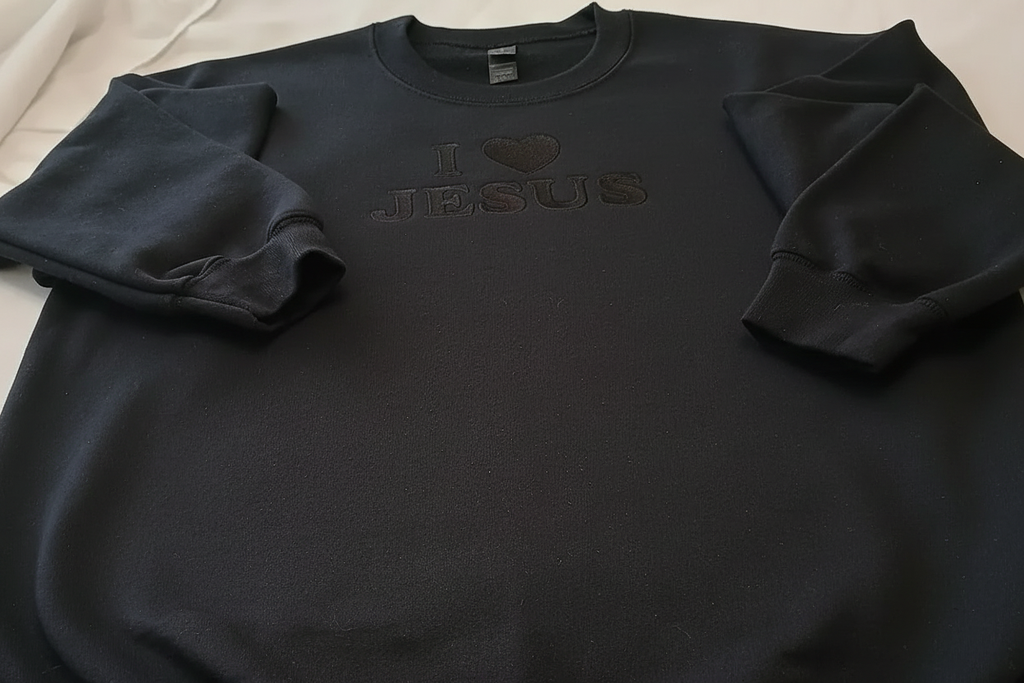 Sudadera negra bordado resaltado I LOVE JESUS